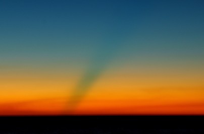example of a green crepuscular ray, © Sabine Mercier